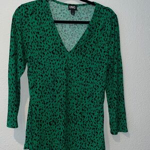 INC International Concepts Emerald Animal Print Long Sleeve, v-neck top.
Sz M